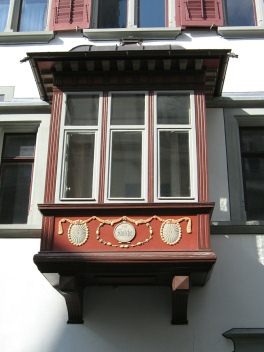 St. Gallen: Spisergasse 11, farbig,
                        bemalter Erker, Frontalaufnahme