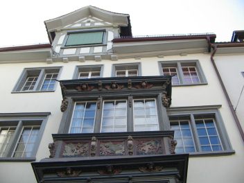 St. Gallen: Kugelgasse 10, Holzerker oberer
                        Teil