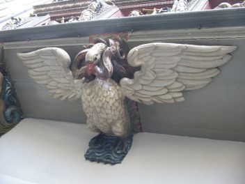 St. Gallen: Kugelgasse 10, Holzerker,
                          Trgerfiguren, fliegender Schwan