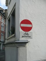 St. Gallen: Engelgasse, Strassenschild
                        Einbahnstrasse velodurchl�ssig