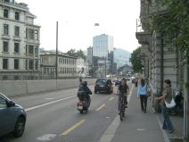 St. Gallen: Rosenbergstrasse, Sicht auf den
                        Hauptbahnhof mit seinem Glasturm / Glaspalast