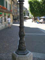 Winterthur: Oberer Graben, Strassenlaterne,
                        Mast mit Relief
