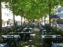 Winterthur: Graben, Schattenallee mit
                        vorbereiteten Strassencaf�s