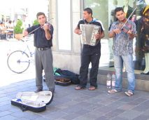 Winterthur: Untertor, die Strassenmusiker spielen
                  wieder