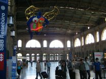 Zurich Main Station, guardian angel by
                        Nikki de Saint-Phalle 02