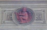 Zurich
                        Main Station, angel with harp at the inner
                        front