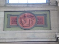 Zurich
                        Main Station, boy on it's knees at the inner
                        front (unfortunately a little unsharp)