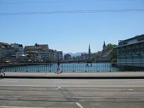 Bahnhofbr�cke (Station Bridge), sight of
                        Limmat River with Fraum�nster Church
                        ("Women cathedral church")