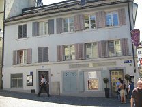 H�ringstrasse (Haering Street), night club
                        "Dolce Vita" ("Sweet Life")