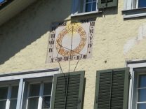 H�ringstrasse (Haering Street), the sun
                        dial on the house