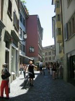 Zurich, M�nstergasse (Cathedral Alley),
                        view in the direction to the cathedral