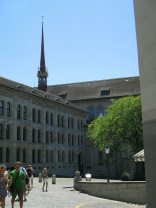 Zurich, M�nstergasse (Cathedral Alley), the
                        schooling center of the cathedral can be seen,
                        second part