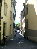 Kruggasse ("Jar Alley") with
                          view to Uetliberg (Uetli Mountain)