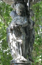 Stadelhofen fountain 03, sculpture at the
                        column