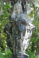 Stadelhofen fountain 04, another sculpture
                        at the column