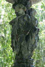 Stadelhofen fountain 05, another sculpture
                        at the column
