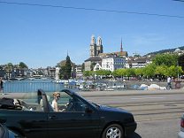 Zurich Quaibr�cke (Quay Bridge), sight of
                        Limmat river with Great Cathedral