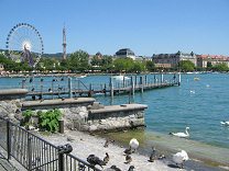 Zurich, B�rkliplatz (Buerkli Square), sight
                        of Sechsel�uten meadow with giant wheel and
                        Zurich Opera House