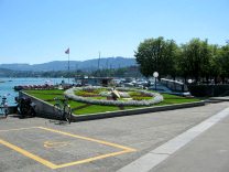 Zurich, B�rkliplatz (Buerkli Square), the
                        flower clock 01