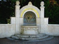 Zurich General-Guisan-Quai (General Guisan
                        Quay), fountain