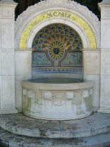 Zurich General-Guisan-Quai (General
                          Guisan Quay), fountain, zoom