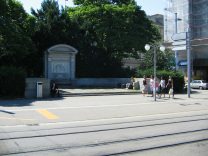 Z�rich, Bahnhofstrasse beim B�rkliplatz,
                        noch ein Brunnen, Totale