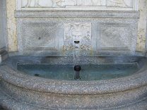 Z�rich Bahnhofstrasse, Brunnen mit
                        Teufelskopf mit Wasserr�hre