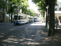 Zrich Bahnhofstrasse, Lindenallee mit
                        Trams Nr. 2 und Nr. 9