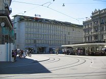 Z�rich
                        Paradeplatz (Platz der Versickerung), Bank UBS