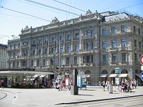 Z�rich
                        Paradeplatz (Platz der Versickerung), Ex-Geb�ude
                        der Bank CS