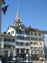 Zurich, M�nsterhof (Cathedral's Yard), row
                        of houses with the steeple of Peterskirche (St.
                        Peter's Church)