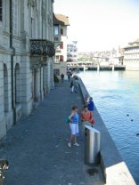 Zurich, W�hre (Water channels), sight of
                        Rathausbr�cke (Town Hall Bridge)