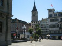Zurich, Rathausbr�cke (Town Hall Bridge),
                        view to St. Peter's Church