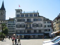 Zurich, Rathausbr�cke (Town Hall Bridge),
                        view to row of houses