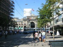 Zrich Bahnhofstrasse, Sicht auf den
                        Hauptbahnhof