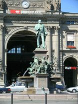 Der Alfred-Escher-Brunnen vor dem
                        Hauptbahnhof