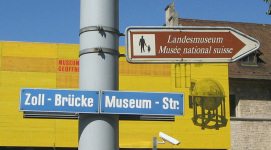 Road signs of Zollbr�cke (Customs Bridge),
                        Museum Street and a signpost to the Landesmuseum
                        (State Museum, French indication: Mus�e national
                        suisse)