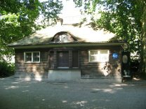 Zurich, Platzspitz-Park (Pointed Square
                        Park), public toilet