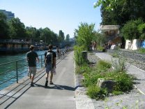 Zurich, Kloster-Fahr-Weg (Fahr Monastery
                        Way), view to the bathing place and
                        "Chuchi" ("Kitchen")
                        restaurant
