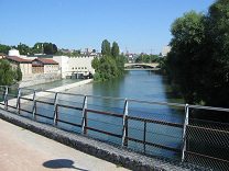 Zurich, Letten Viaduct, sight back of
                        Lettensteg (Letten Footbridge) and
                        Kornhausbr�cke (Corn House Bridge)