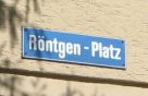 Road sign "R�ntgenplatz"
                        ("Roentgen Square")