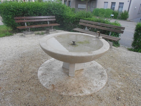 Brunnen in Grellingen vor dem Bahnhof Brunnen in Grellingen vor dem Bahnhof