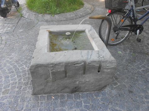 Brunnen hinter dem Bahnhof Wetzikon 02 Brunnen hinter dem Bahnhof Wetzikon 02