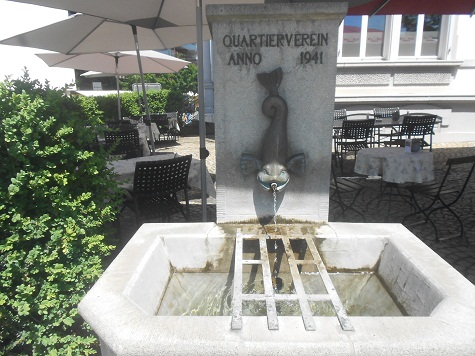 Brunnen in Sursee gegenüber dem Bahnhof
Sursee Brunnen in Sursee gegenüber dem
Bahnhof Sursee