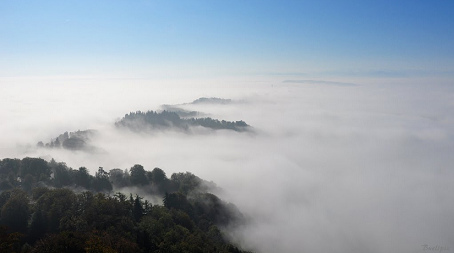 Die Region Z�rich
                                und Kloten im Herbst und Winter im
                                traditionellen Nebelmeer, Sicht vom
                                Uetliberg