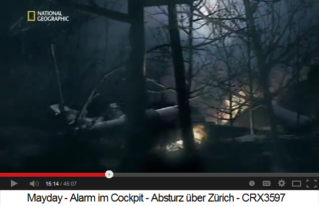 Absturz im Wald 03,
                das Flugzeug ist auseinandergebrochen, Feuerball im
                vorderen Teil der Kabine