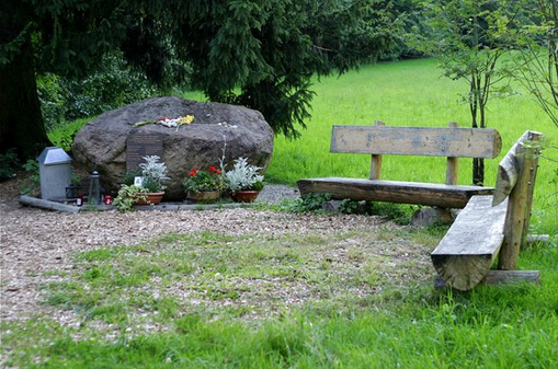 Gedenkst�tte in Langetholz am Geissb�hl an
                        den Flugzeugabsturz von Crossair 3597