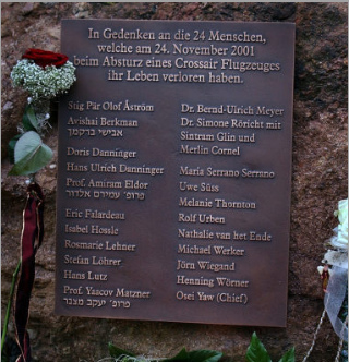 Gedenktafel mit den
                          Todesopfern des Flugzeugabsturzes Crossair
                          3597 an der Gedenkst�tte in Langetholz
                          zwischen Bassersdorf und Birchwil