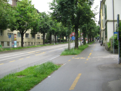 Thunstrasse, Veloweg und Fussweg
                          markiert