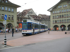 Casinoplatz, weiss-blaues Tram G nach
                        Gmligen